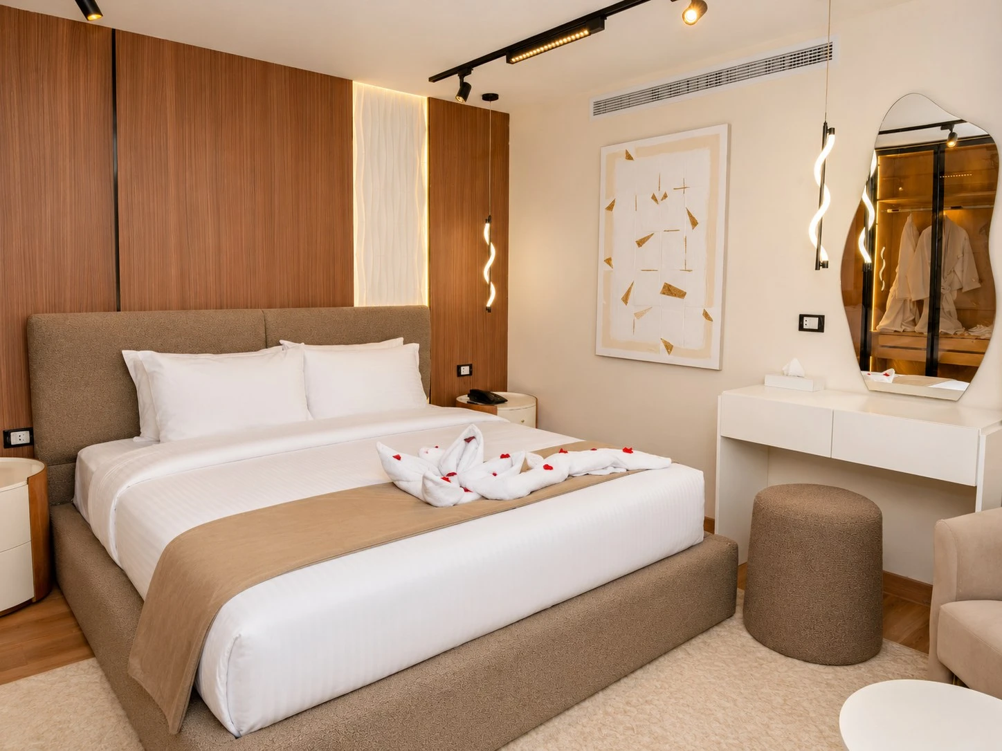 Luxury King Bed : Aswan / Luxor