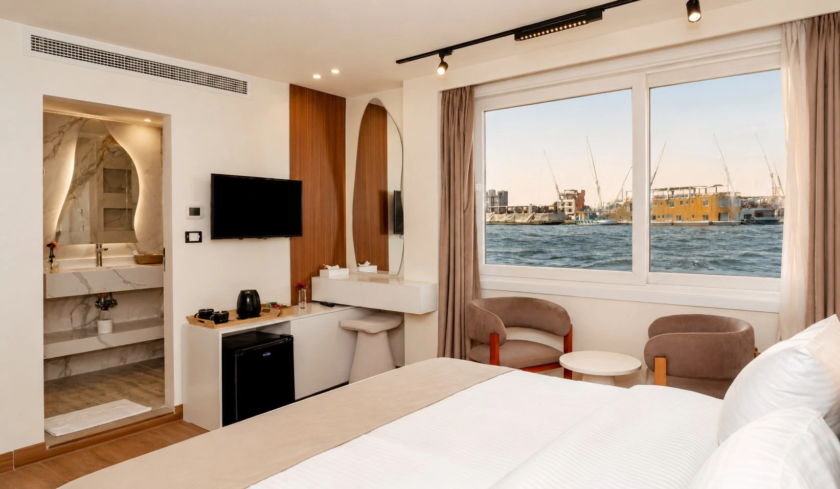 Luxury King Bed : Luxor / Aswan