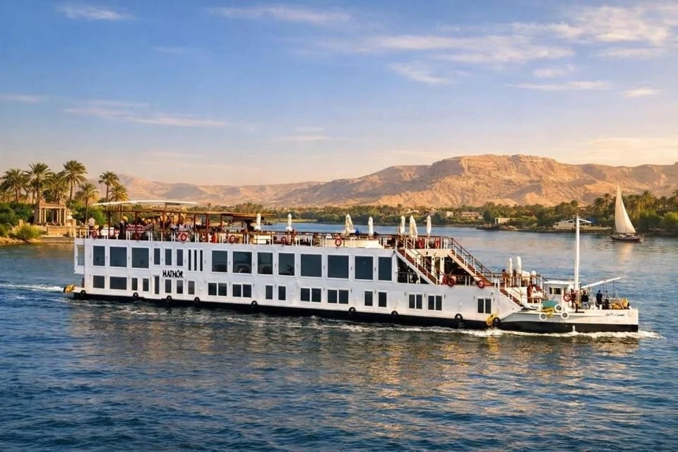 Traditional Hathor Luxury Dahabiya boat